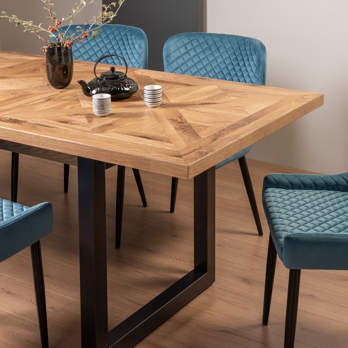 Lowry - Rustic Oak 4-6 Seater Extendable Dining Table & 4 Blue Velvet Cezanne Dining Chairs