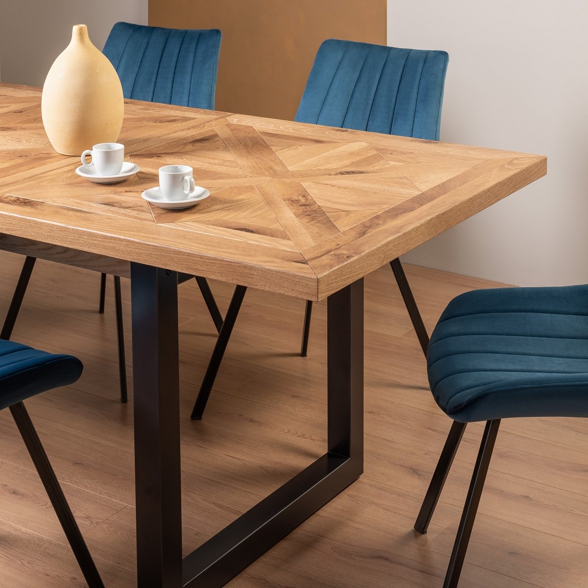 Lowry - Rustic Oak 4-6 Seater Extendable Dining Table & 4 Blue Velvet Fontana Dining Chairs