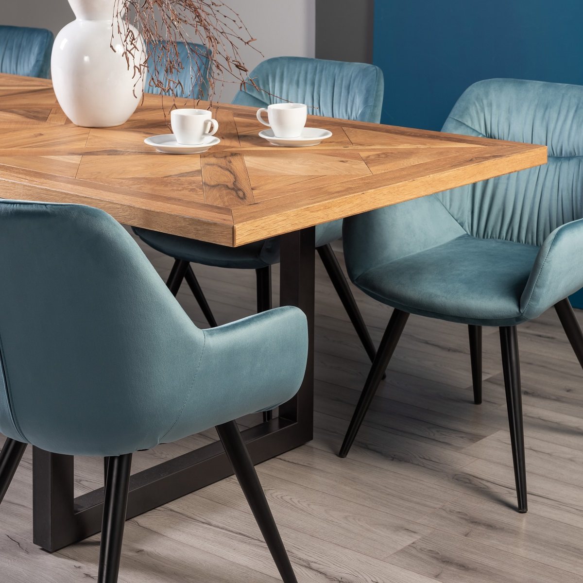 Lowry - Rustic Oak 6-8 Seater Extendable Dining Table & 6 Blue Velvet Dali Dining Chairs
