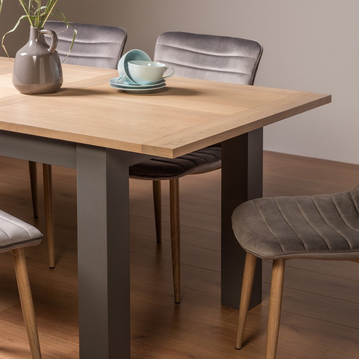 Hopper - Scandi Oak 4-6 Seater Extendable Dining Table & 4 Grey Eriksen Dining Chairs