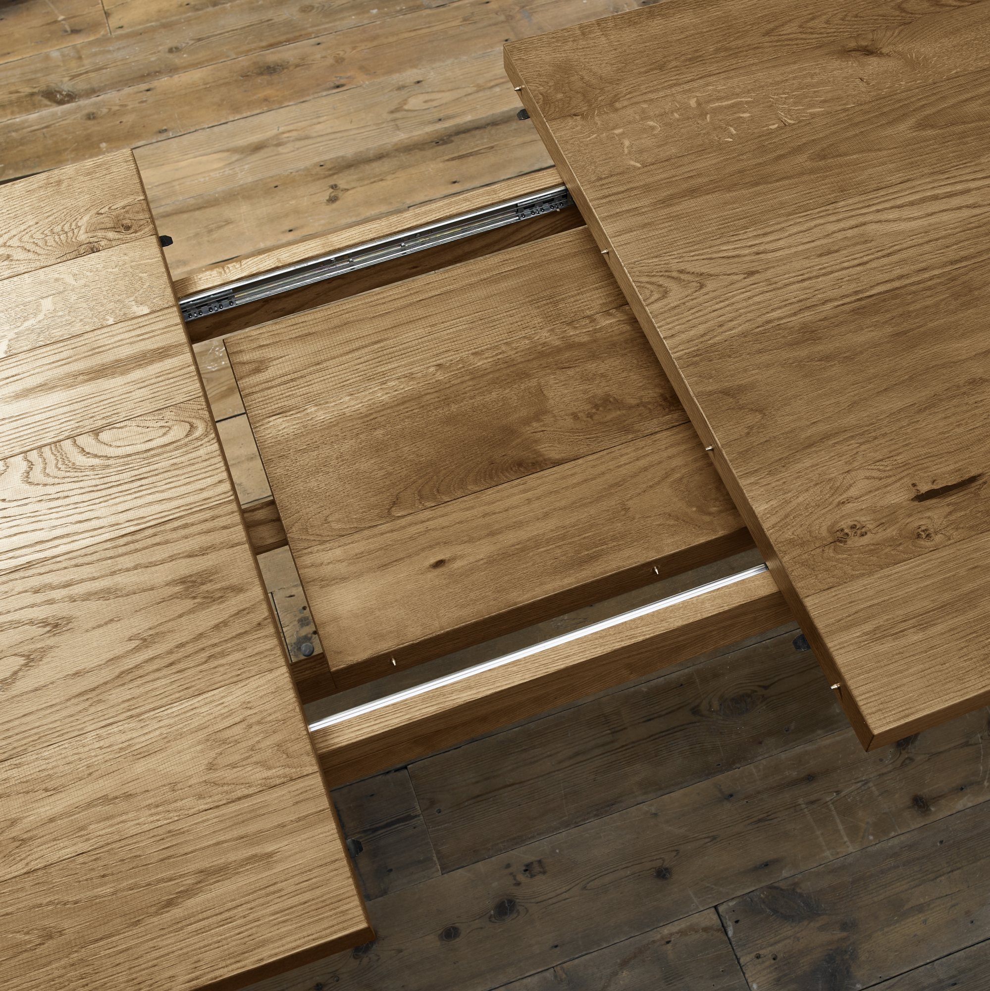 Rosen - Rustic Oak 4-6 Seater Extendable Dining Table