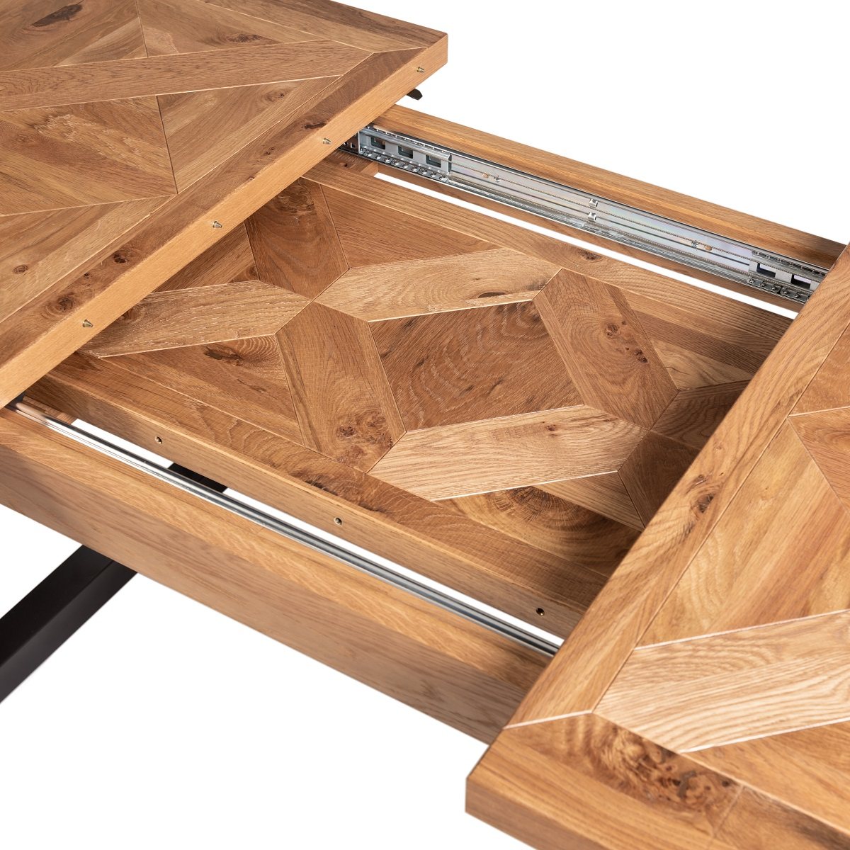 Lowry - Rustic Oak 6-8 Seater Extendable Dining Table