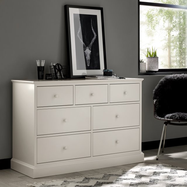 Palmer White 7 Drawer Chest Palmer White 7 Drawer Chest