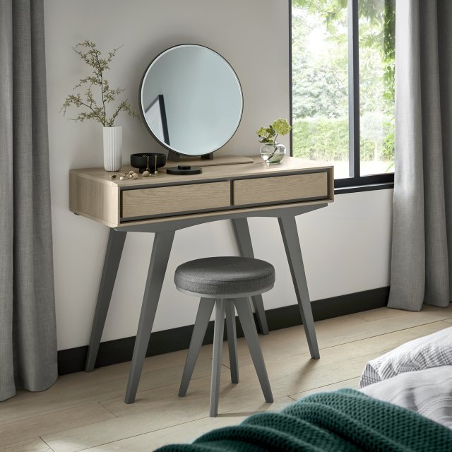 OIsen - Scandi Oak Dressing Table OIsen - Scandi Oak Dressing Table